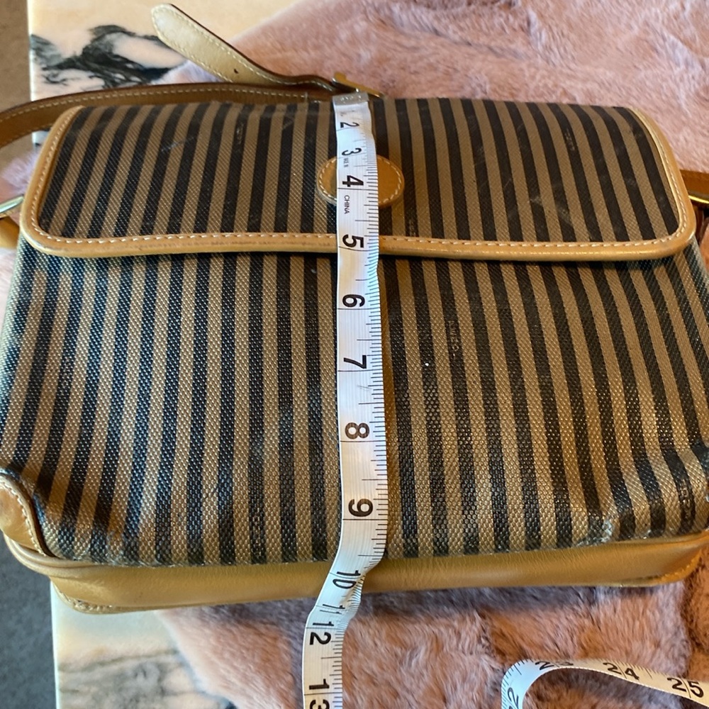 🌈BYE 🌈😍RARE VNT AUTH FENDI Crossbody 😍😍😍😍 - Picture 16 of 16